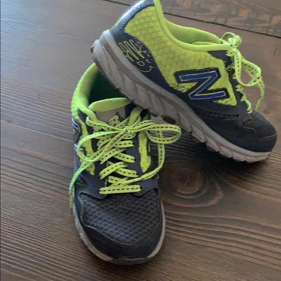 Boys New Balance 690 AT shoes - Picture 2 of 2